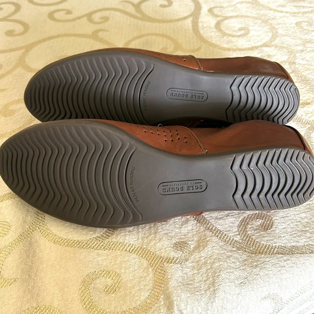 CLEARANCE !!Bare Traps “Sole Bound” Brown Perforated Leather Slip-On Loafers. - Picture 4 of 7